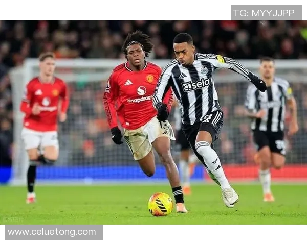 曼联主场惨遭狼队逆袭，遭遇英超首败，队内风波或致教练下课风险增加